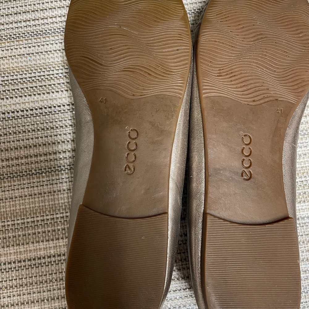 Metallic gold flats. - Picture 11 of 11